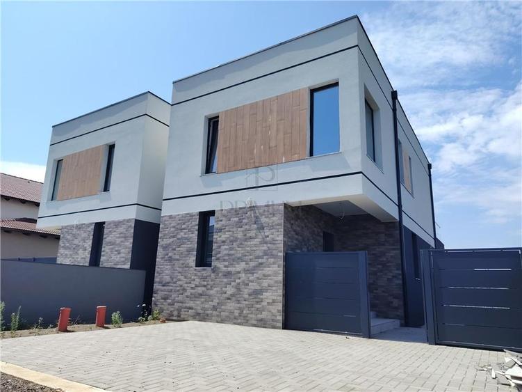 Duplex cu 3 camere cu Canalizare în Moșnița Nouă