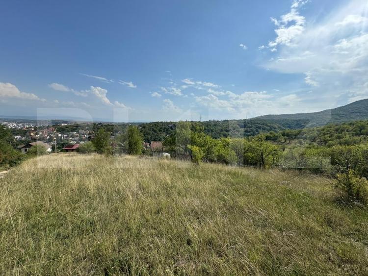 Teren Construcții intravilan de 1495 mp, în Sud-Est