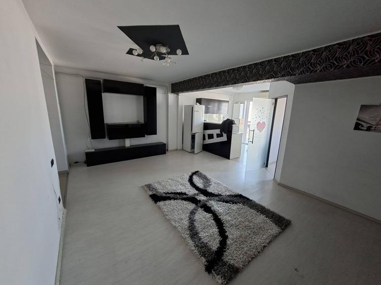 Apartament cu 2 camere semidecomandat, mobilat în Bună Ziua