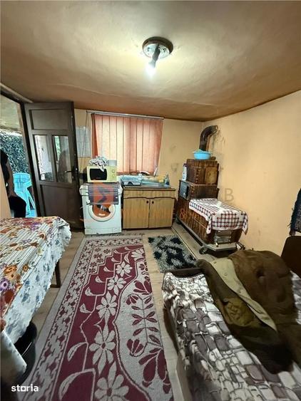 Casă cu 3 camere decomandat în Ciobănoaia