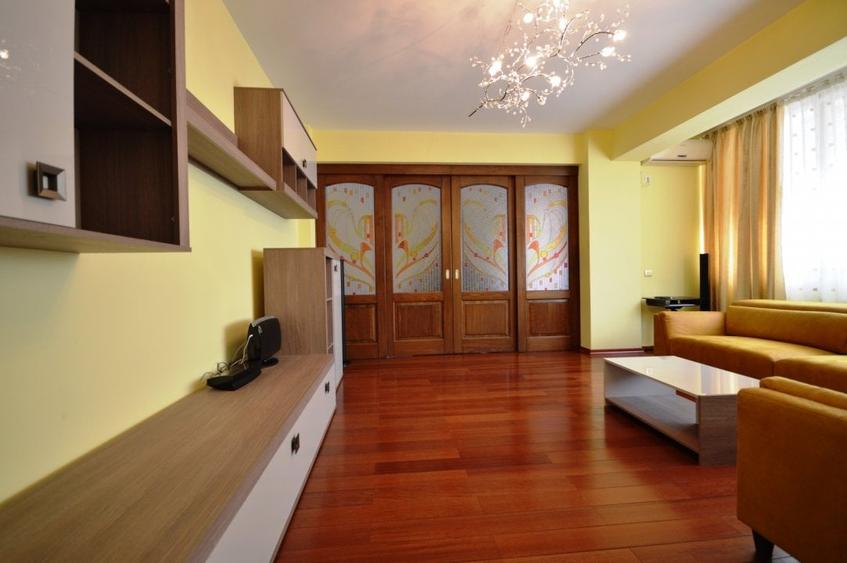 Apartament cu 3 camere decomandat, mobilat în Baba Novac