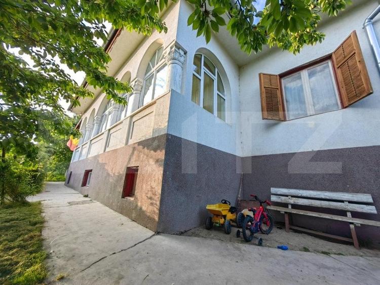 Casă individuală cu 5 camere cu Garaj în Șard