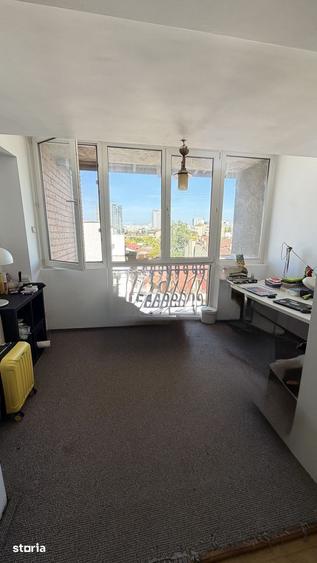 Apartament cu 4 camere decomandat în Victoriei