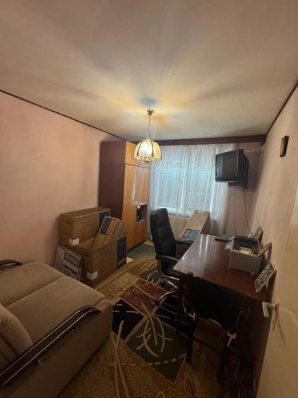Apartament cu 3 camere decomandat, mobilat în Rovine