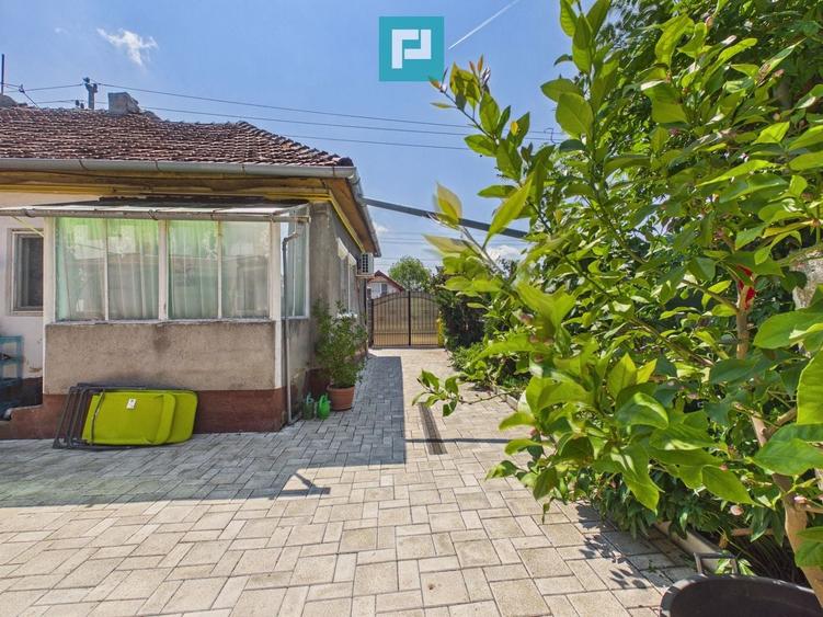 Casă individuală cu 6 camere cu Canalizare în Bujac