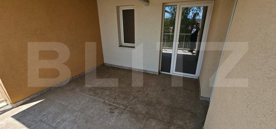 Apartament cu 3 camere decomandat în Pietroasa