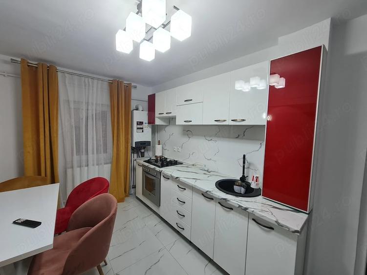 Apartament cu 3 camere semidecomandat în Filiași