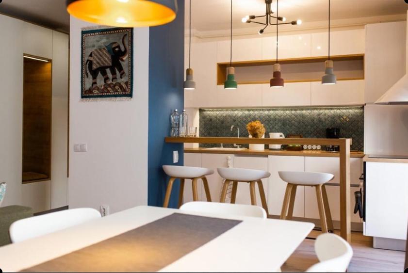 Apartament cu 2 camere semidecomandat, mobilat în Zorilor