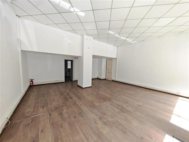 Spațiu comercial, de 127 mp, în Periferie