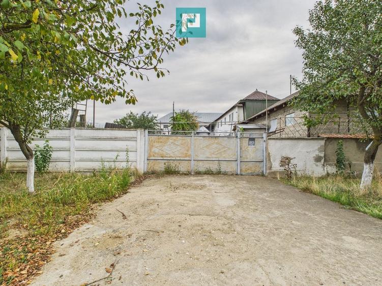Casă individuală cu 14 camere cu Canalizare în Semlac