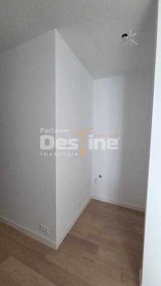 Penthouse cu 4 camere decomandat în 13 Septembrie
