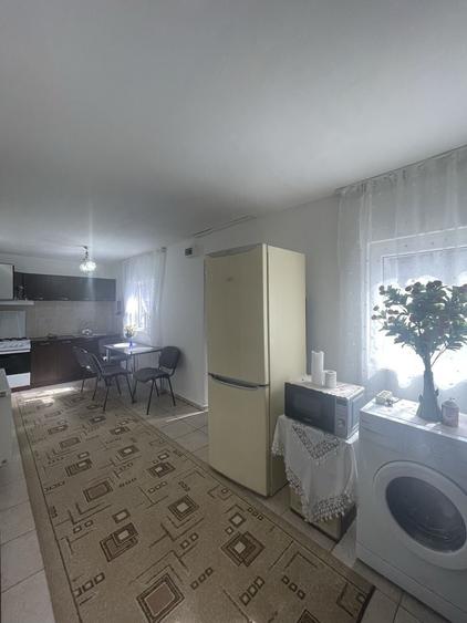 Casă cu 2 camere cu Teren 100 Mp în Central