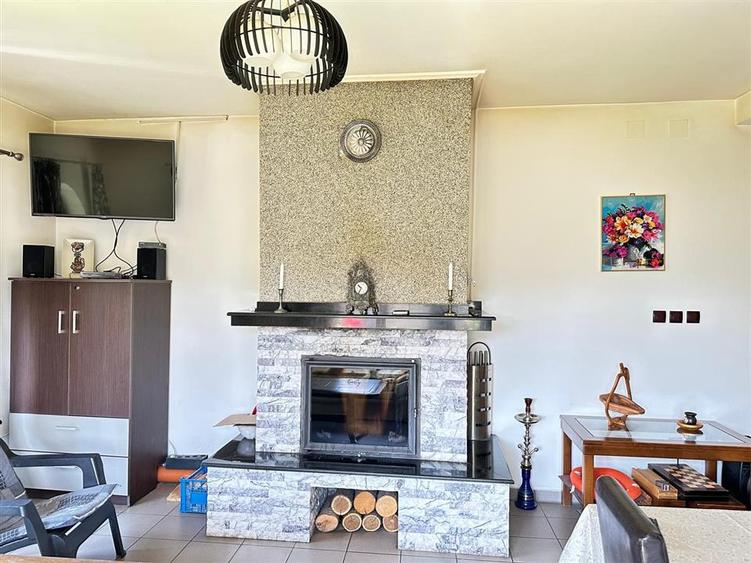 Casă individuală cu 9 camere cu Teren 900 Mp în Ultracentral