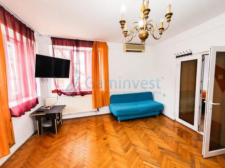 Casă individuală cu 7 camere cu Canalizare în Ultracentral