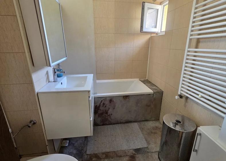 Apartament cu 3 camere decomandat, mobilat în Lacul Tei