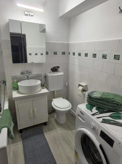 Apartament cu 2 camere decomandat, mobilat în Central