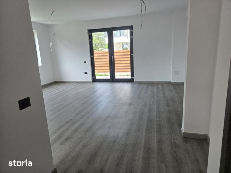 Casă cu 3 camere semidecomandat cu Teren 240 Mp în Central