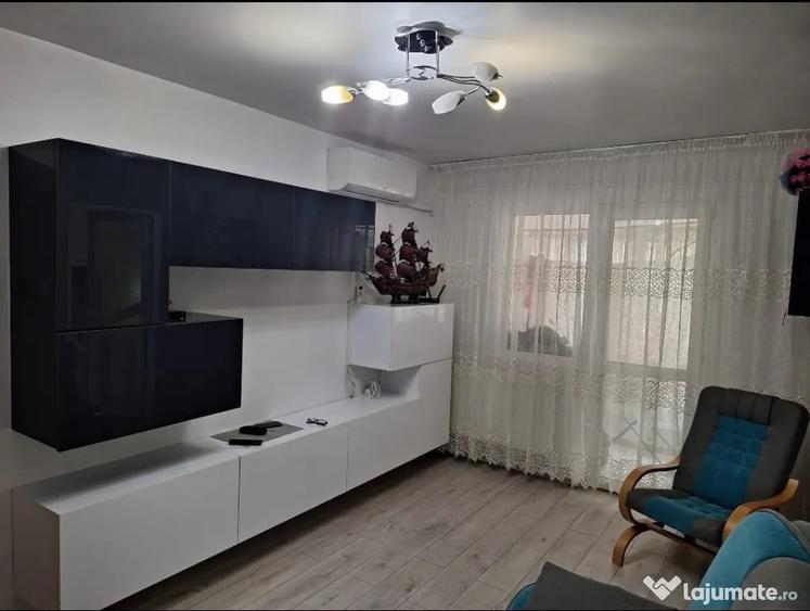 Apartament cu 3 camere semidecomandat în Central
