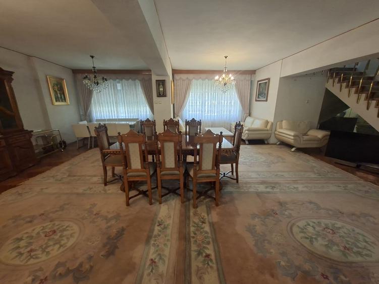Penthouse cu 5 camere decomandat în Armeneasca