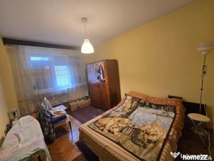 Apartament cu 4 camere decomandat în Central