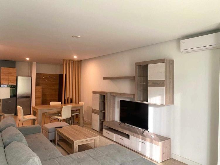 Apartament cu 3 camere decomandat în Sisești