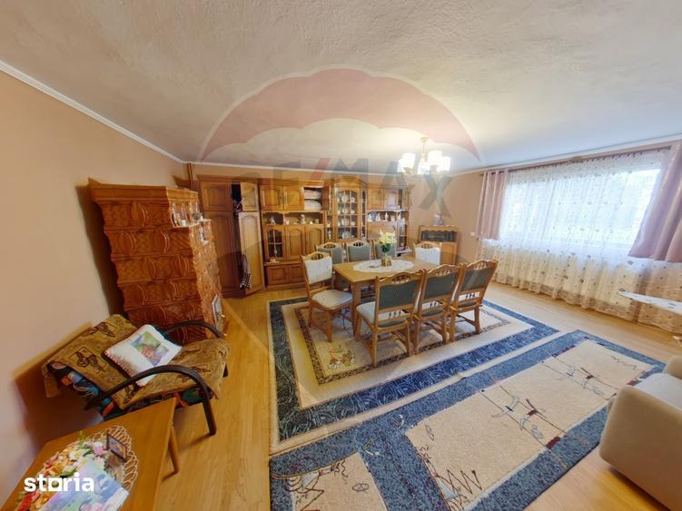 Casă cu 4 camere cu Teren 900 Mp în Central