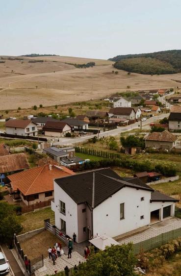 Casă cu 4 camere în Dezmir