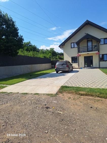 Casă cu 3 camere în Beba Veche