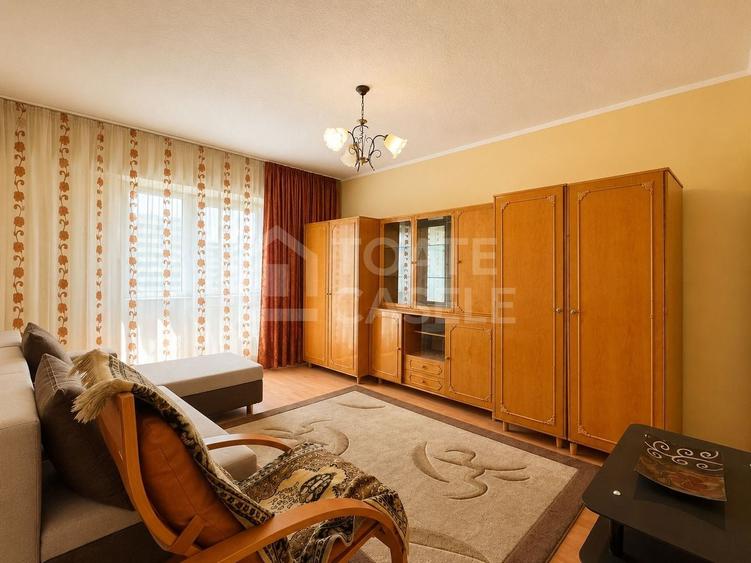 Apartament cu 3 camere decomandat în Între Lacuri