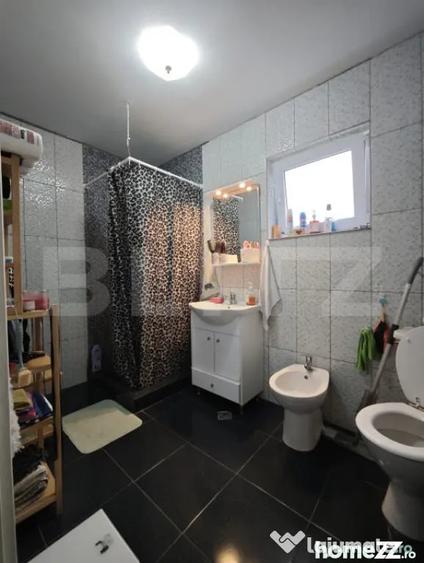 Casă cu 5 camere cu Teren 998 Mp în Central