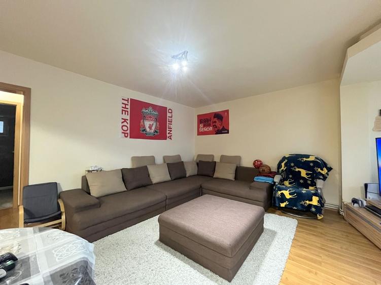 Apartament cu 4 camere decomandat, mobilat în Simion Bărnuțiu