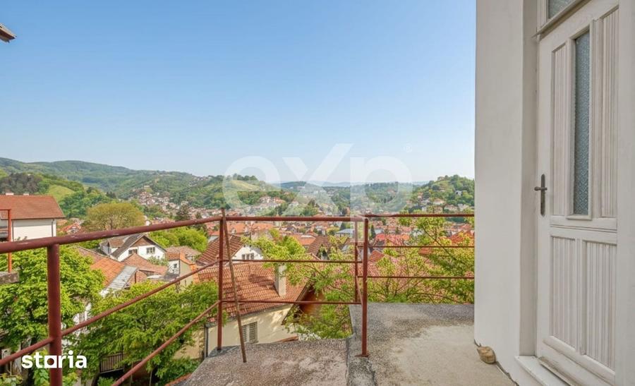 Casă cu 5 camere cu Teren 355 Mp în Schei