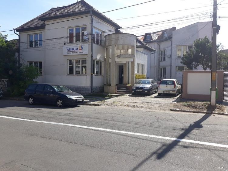 Birou, de 950 mp, în Central