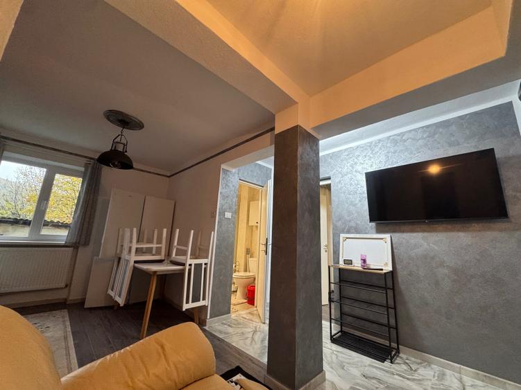 Apartament cu 2 camere semidecomandat în Ostra