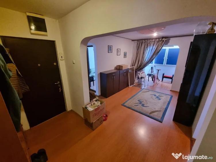 Apartament cu 4 camere decomandat în Central