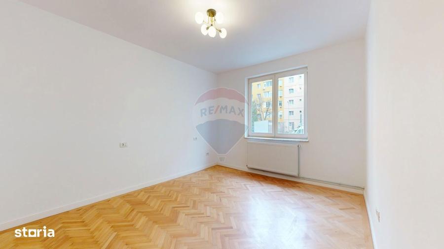Casă cu 5 camere cu Teren 540 Mp în Central