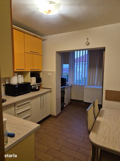 Inchiriere apart. 3 cam. decomandat , centrala pe gaz - 12