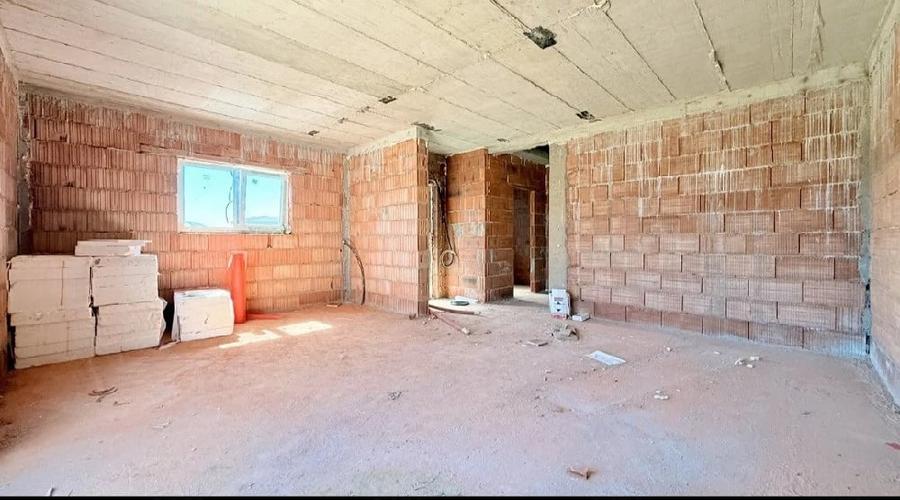 Casă cu Teren 311 Mp în Central