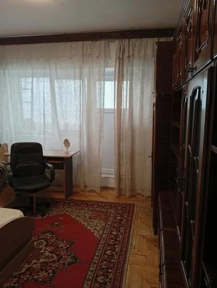 Garsonieră decomandată, mobilată în Podu Roș
