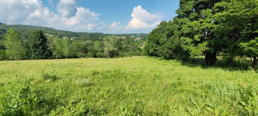 Teren de 5523 mp, în Vaideeni