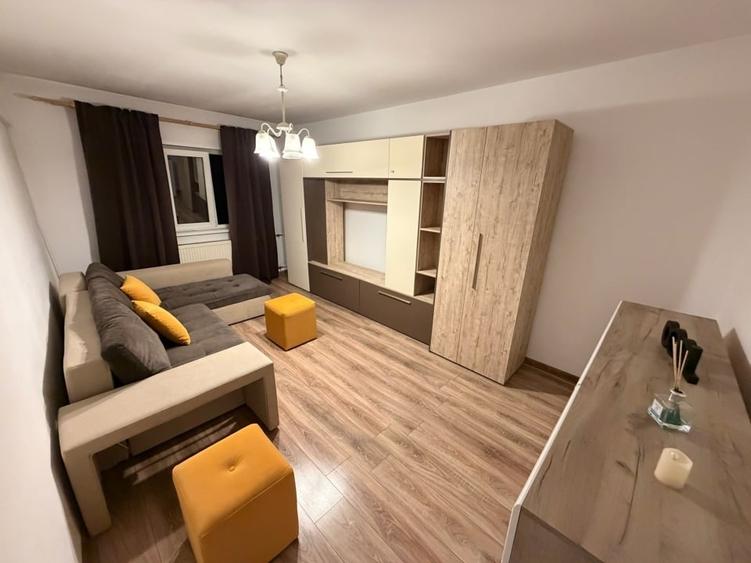 Apartament cu 3 camere decomandat, mobilat în Lipovei