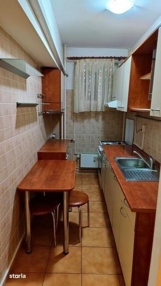 Garsonieră decomandată în Titan