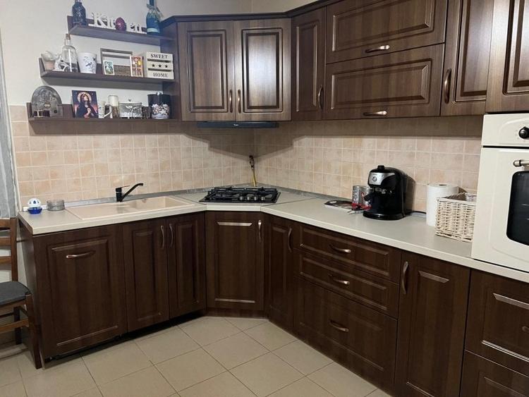 Apartament cu 2 camere decomandat, mobilat în Siret