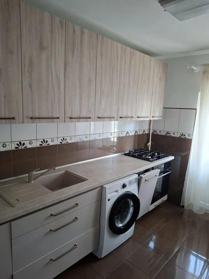 Apartament cu 3 camere semidecomandat în Mărășești