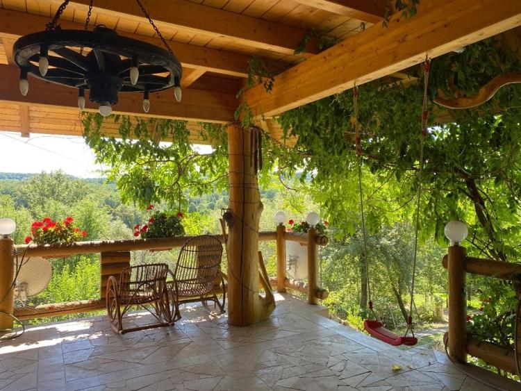 Casă individuală cu 6 camere cu Garaj în Cărbunari