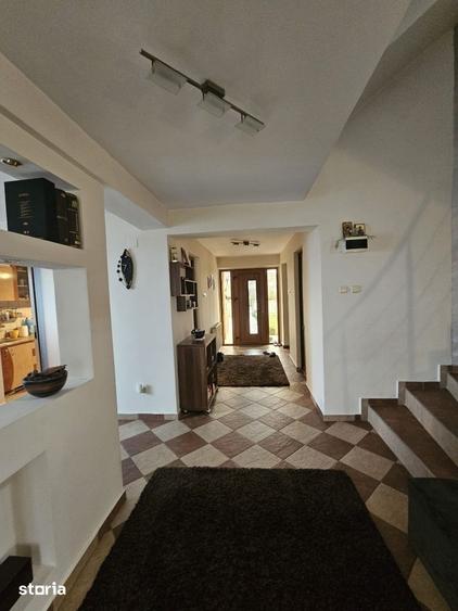Casă cu 5 camere cu Teren 650 Mp în Curtea de Argeș
