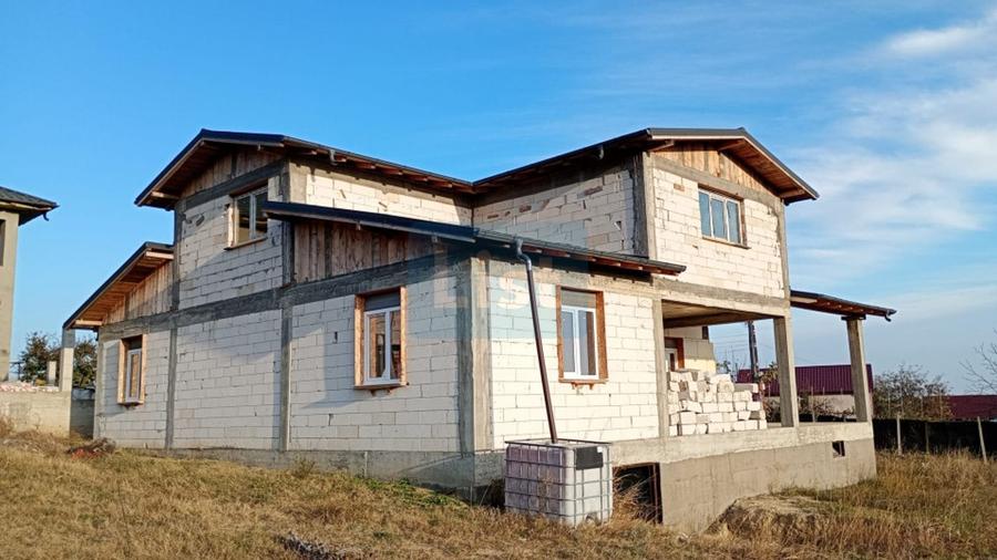 Casă cu 6 camere cu Canalizare în Bd. Coșbuc