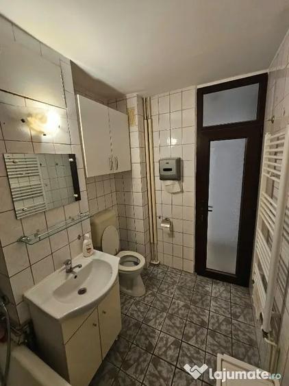 Apartament cu 2 camere decomandat în Tractorul