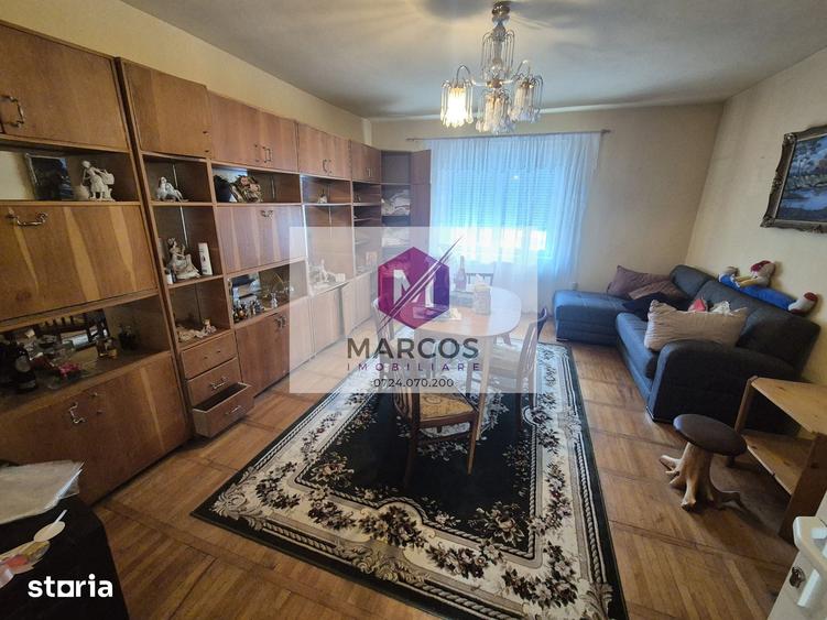Casă cu 4 camere cu Teren 1726 Mp în Central