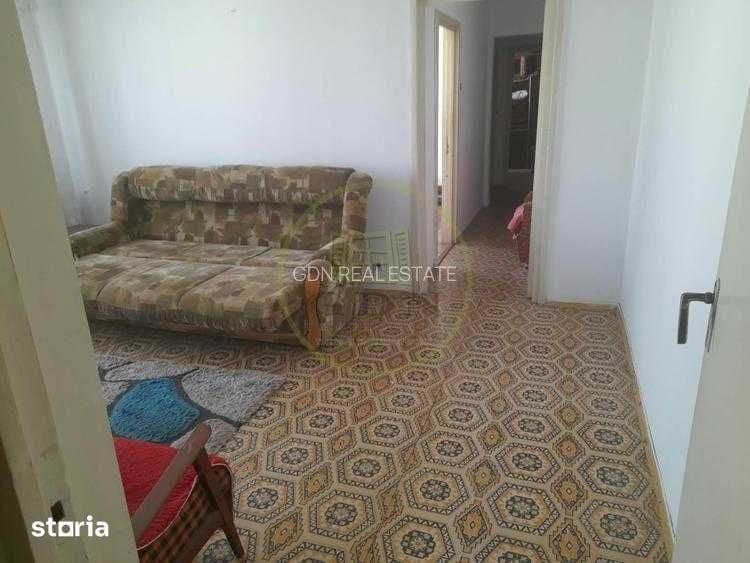 Apartament cu 3 camere decomandat în Titan